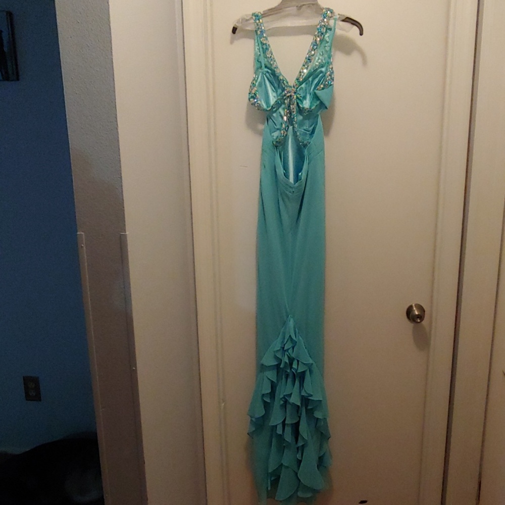 Prom dress - Picture 2 of 4